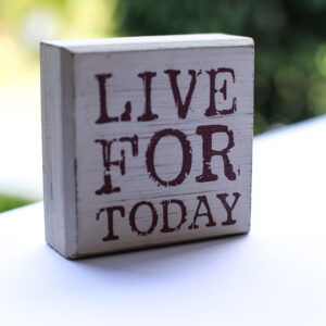 Rótulo: Live For Today 1