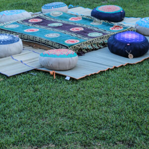 Palets Temática Yoga con Zafus y Almohadones
